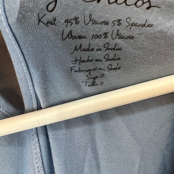 CHICOS SIZE 2 M/L NAVY BLUE OMBRÉ FLOWY TOP - Picture 8 of 9